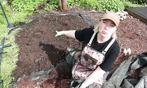 Площадка с отсыпкой корой _ Я ее доделала!