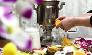 Бабушка Жарит Целых Кур На Открытом Огне - Результат Вызывает Аппетит!