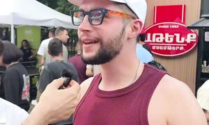 Туристы попробовали армянскую еду и пиво. Их реакция удивила!