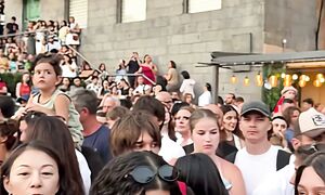 Десятки тысяч горожан и гостей армянской столицы слушают классическую музыку под открытом небом