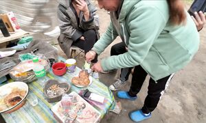 Стейки из тунца.Лена «Чечня» и Юля: Как выжить в лесу и найти золото в мусоре. Мусорщик.