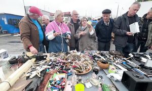 Барахолка в Гомеле: Торгуем под дождем, раскупили почти все! Мусорщик