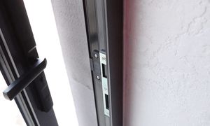 Поменял входную дверь в доме. Было - стало