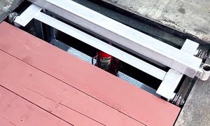 Смотровая яма и траверса на ней