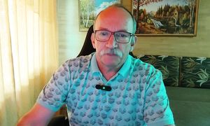 ВЫГОРЕЛ ПОЧТИ ВЕСЬ ПОСЁЛОК