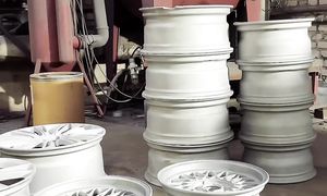 Восстанавливаем диски с BMW 5 стиль #антонмаляр #бмве28 #bmwe30 #bmwe28 #покраскадисков