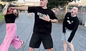 Кто лучше станцевал ?