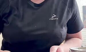 А ты любишь борщ со сметаной