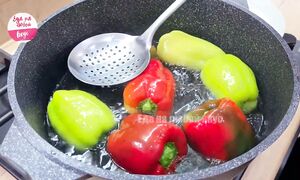 Нашла этот рецепт в гостях, и теперь делаю по 10 банок... этого перца!