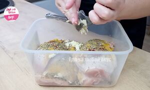 Каждая хозяйка делает эту ошибку, а потом ест  вареную  курицу! Как готовить золотые бедра в духовке