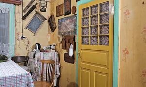 Простая жизнь семьи на окраине исчезающей деревни. Пришли осенние заботы.