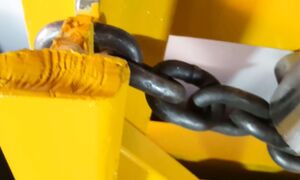 HYDRAULIC PRESS AGAINST CHAINS