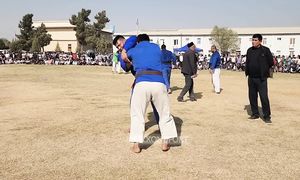 Katta kurashda Zoxid polvon Shoxruh polvon kurashdi