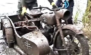 Э.. блиннн!!! Я тебе говорил что там немцы в 1944 утопили моцик, а ты не верил!