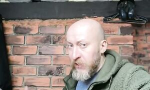 Что мешало сделать из кирпичей, вместо ЭППС