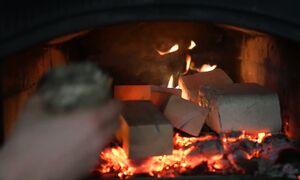 Turning wood into SUPER FUEL with hydraulic press