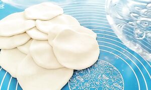 Uyda 2 ta piyoz bormi unda tayyorlashni boshladik.Домашняя слоёная лепёшка с зеленью и луком