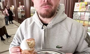 Обожаю вайб гнезда советских десертов - «Лакомка» на Независимости, 19 и затестил лебедушку за 1,80р