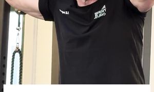 Яд или лекарство Всё решает доза.Многие боятся лишний раз присесть — «вдруг вылетит грыжа».