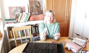 Рассада перца, первые всходы томата, сад в начале апреля _ Влог №3