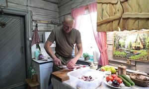 В ЛЕСУ НЕТ ВЕТЕРИНАРОВ , НО ИХ УДАЛОСЬ СПАСТИ! ЖИЗНЬ на КРАЮ БОЛОТА в ОДИНОКОЙ ИЗБЕ. №388